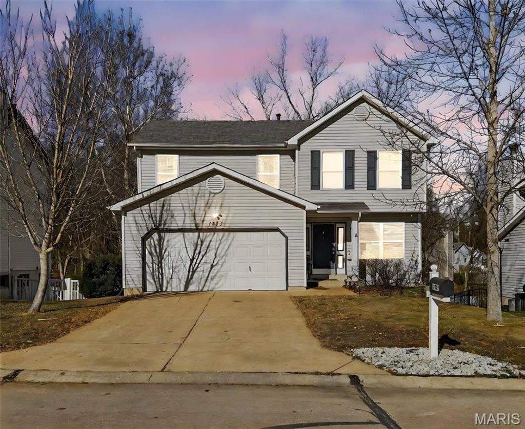 Photo of 1075 Fenton Park Drive, Fenton, MO 63026 (MLS # 25079802)