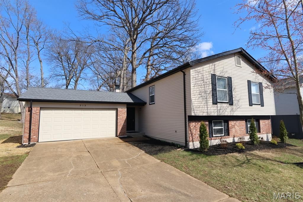 Photo of 313 Brightfield Drive, Ballwin, MO 63021 (MLS # 26011918)