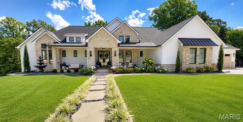 Photo of 142 Kingfisher Court, Cape Girardeau, MO 63701 (MLS # 26055975)