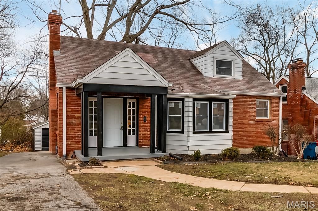 Photo of 216 S Hartnett Avenue, Ferguson, MO 63135 (MLS # 25080891)