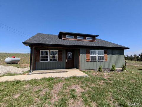 Photo of 102 S Lois Court, Mansfield, MO 65704 (MLS # 26023304)