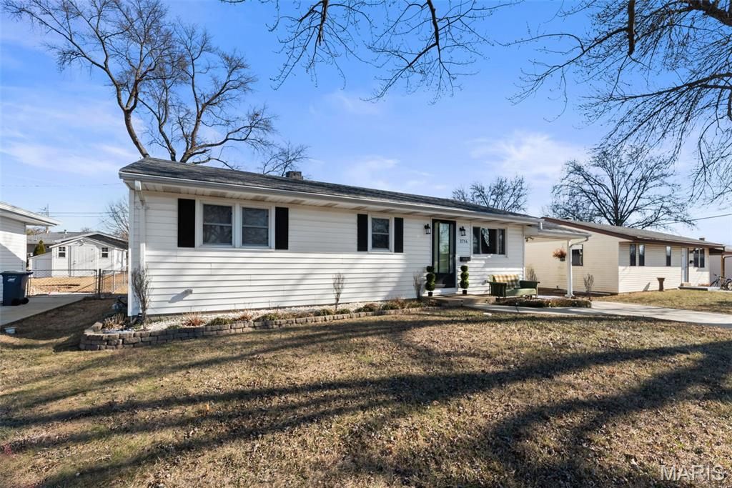 Photo of 2714 Linden Place, St Charles, MO 63301 (MLS # 26003278)