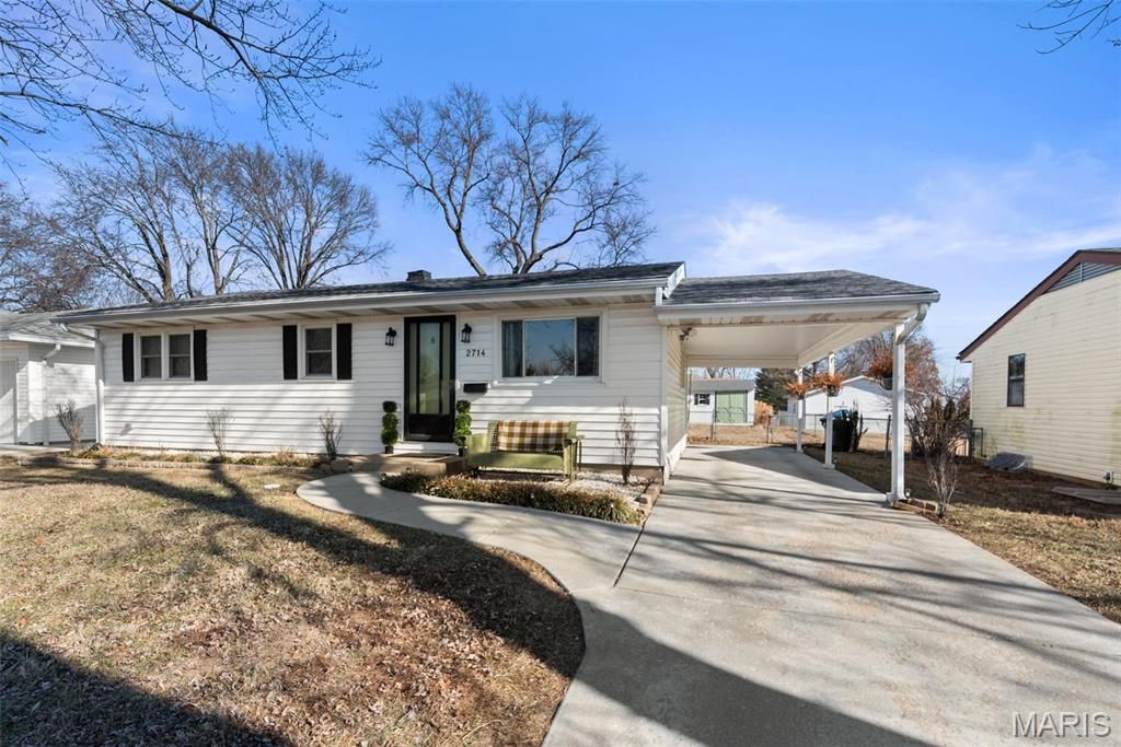 Photo of 2714 Linden Place, St Charles, MO 63301 (MLS # 26003278)