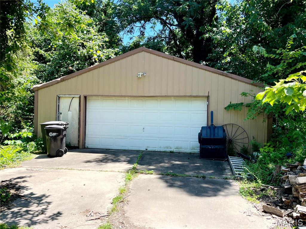304 E 2nd Street