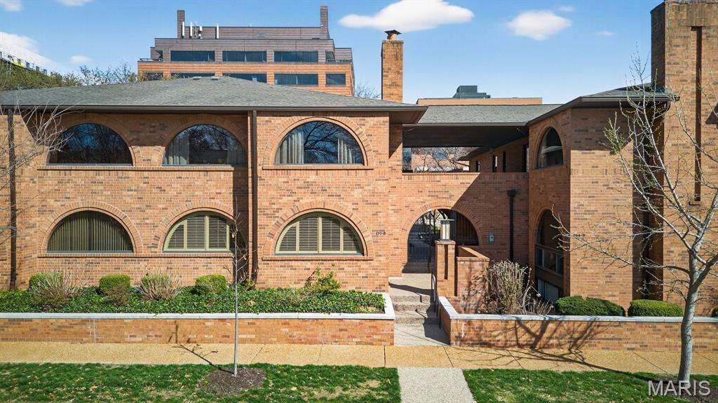 Photo of 170 N Brentwood Boulevard, Clayton, MO 63105 (MLS # 26014614)