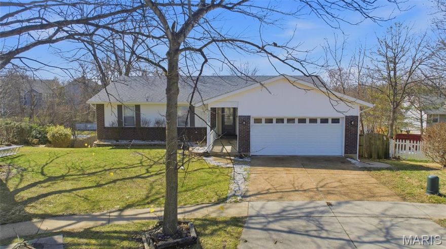 4 bedroom ranch in Orchard Meadows within the Mehlville School District with over 3,300 sq ft, finished walkout lower level, and major 2025 exterior updates.

2025 updates include new roof, new deck, and partial siding replacement.

Additional updates completed in 2022 include renovated kitchen with white shaker 42" cabinets, custom countertops, backsplash, Samsung appliances, updated flooring, and renovated bathrooms.

Great room features cathedral ceilings, an open floor plan, and a gas fireplace.

Walkout lower level provides additional living space with a half bath, laundry area, and storage. Flexible setup for recreation, family room, or work-from-home needs.

Back deck overlooks the rear of the neighborhood and is ideal for evenings outside, whether it’s relaxing, stargazing, or enjoying time with family. From the kitchen window you’ll often see cardinals and hummingbirds.

Neighborhood pond near the entrance is a great spot to watch turtles, geese, and deer.

Low maintenance vinyl siding, newer fencing, and attached 2 car garage.

Showings begin 4/6/26