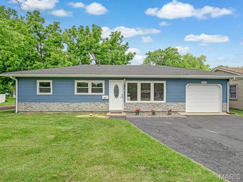 Photo of 3817 Memorial Drive, Belleville, IL 62226 (MLS # 26032228)