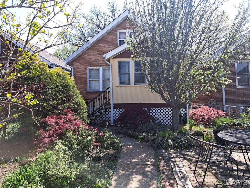 Photo of 5239 Walsh Street, St Louis, MO 63109 (MLS # 26020904)
