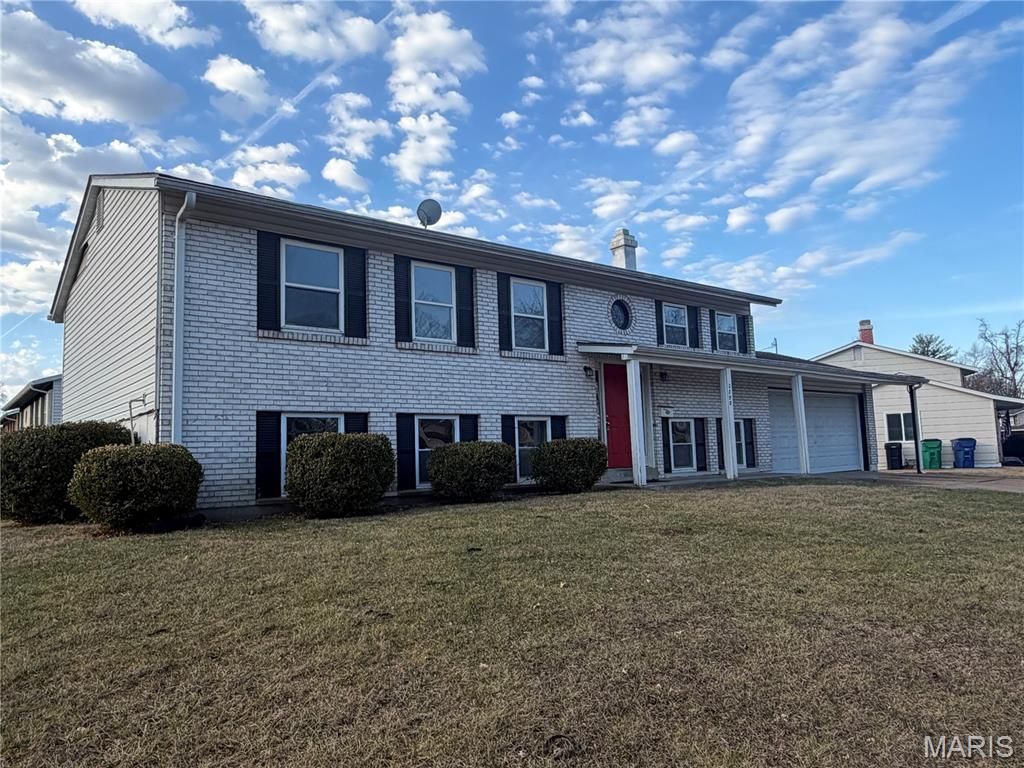 Photo of 2290 Montagne Drive, Florissant, MO 63033 (MLS # 26042441)