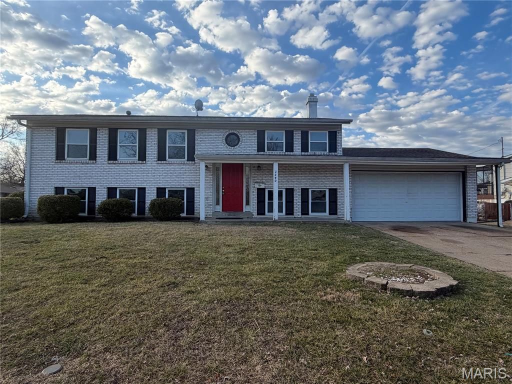 Photo of 2290 Montagne Drive, Florissant, MO 63033 (MLS # 26042441)