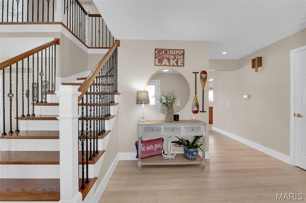 11 Lakeside Circle