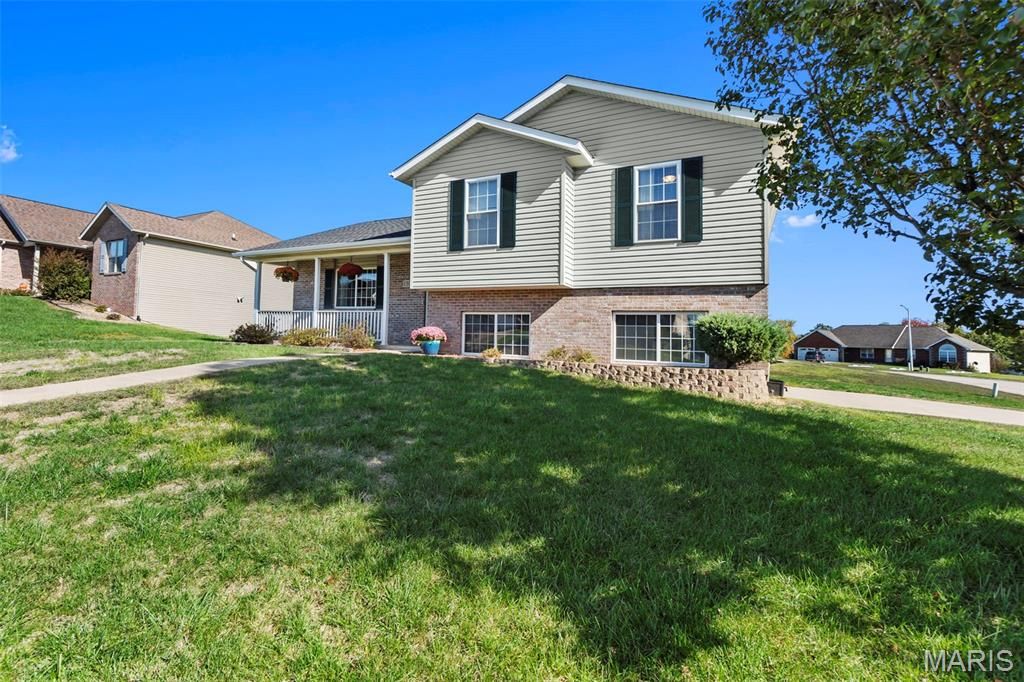 Photo of 1304 Holly Drive, Cape Girardeau, MO 63701 (MLS # 25073736)
