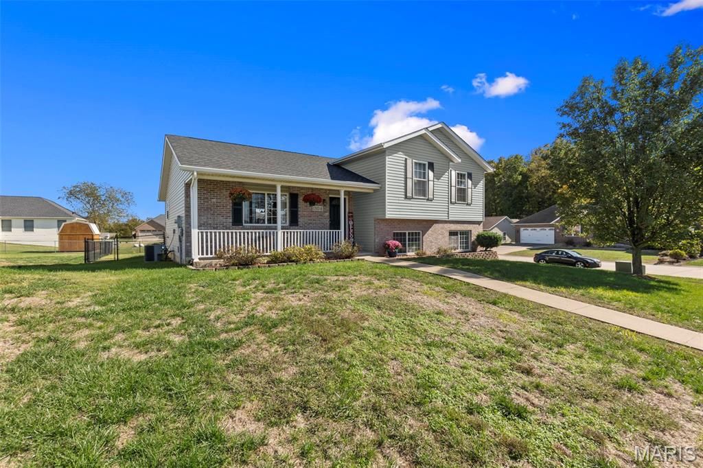 Photo of 1304 Holly Drive, Cape Girardeau, MO 63701 (MLS # 25073736)