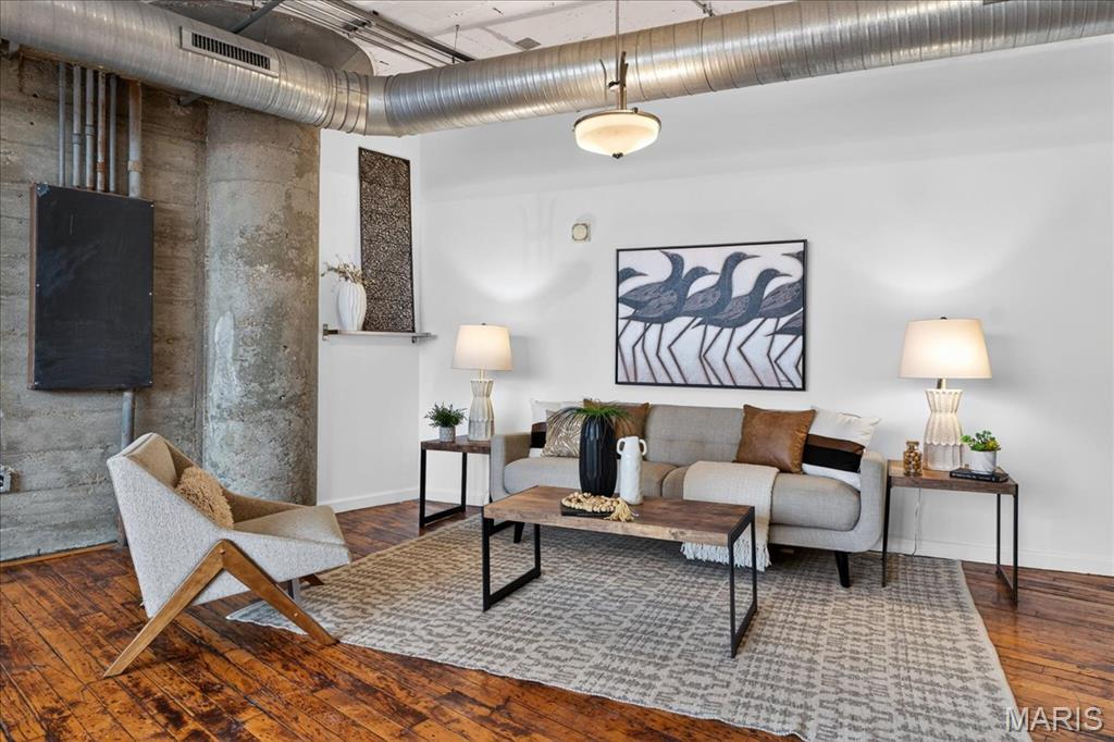 Lofts/2020 Washington - Residential