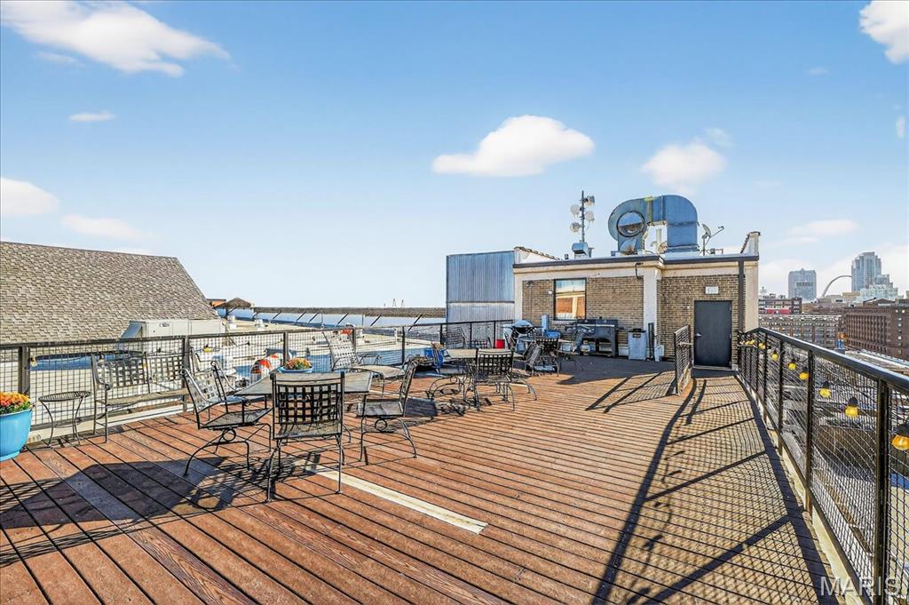 Lofts/2020 Washington - Residential