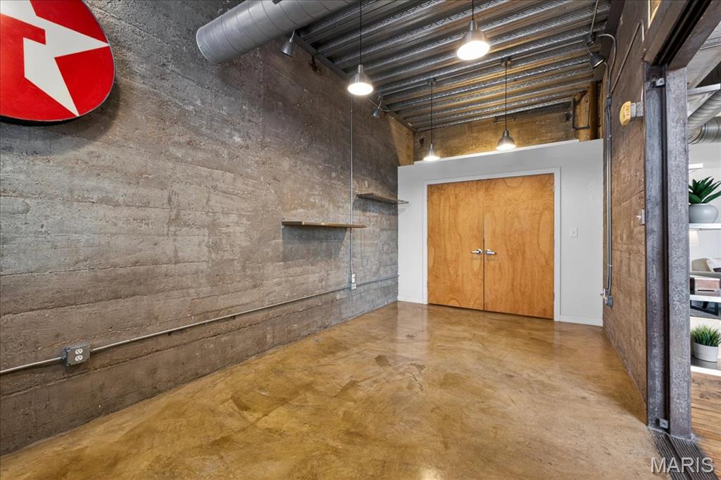 Lofts/2020 Washington - Residential