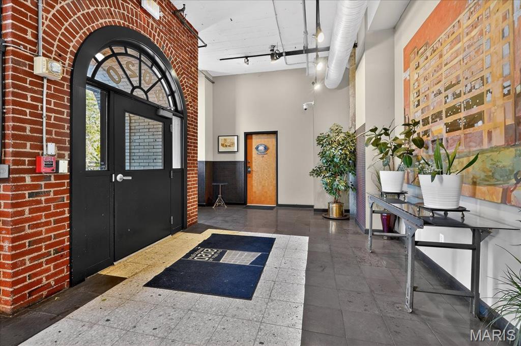 Lofts/2020 Washington - Residential