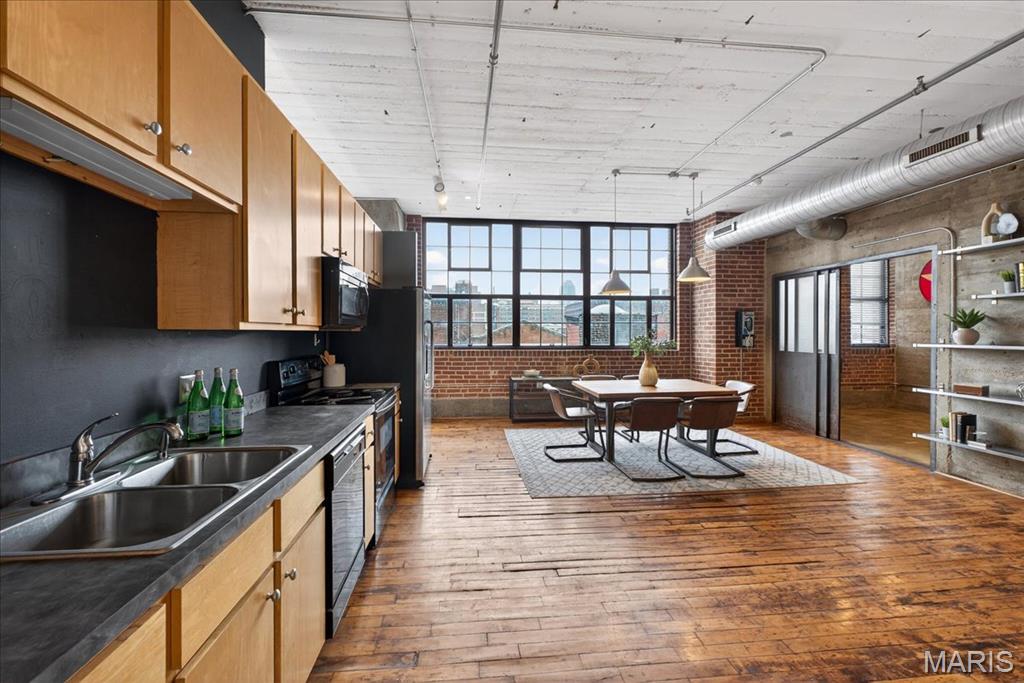 Lofts/2020 Washington - Residential