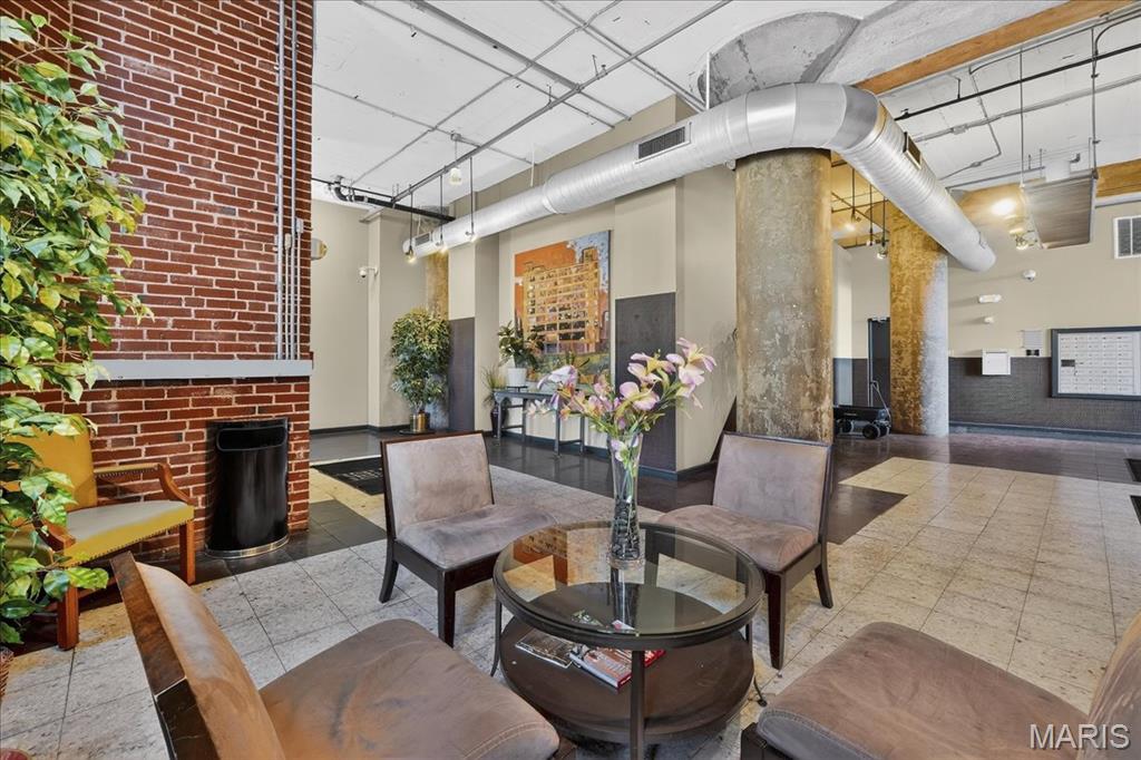 Lofts/2020 Washington - Residential