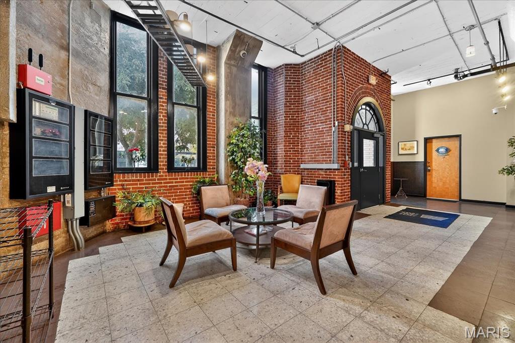 Lofts/2020 Washington - Residential