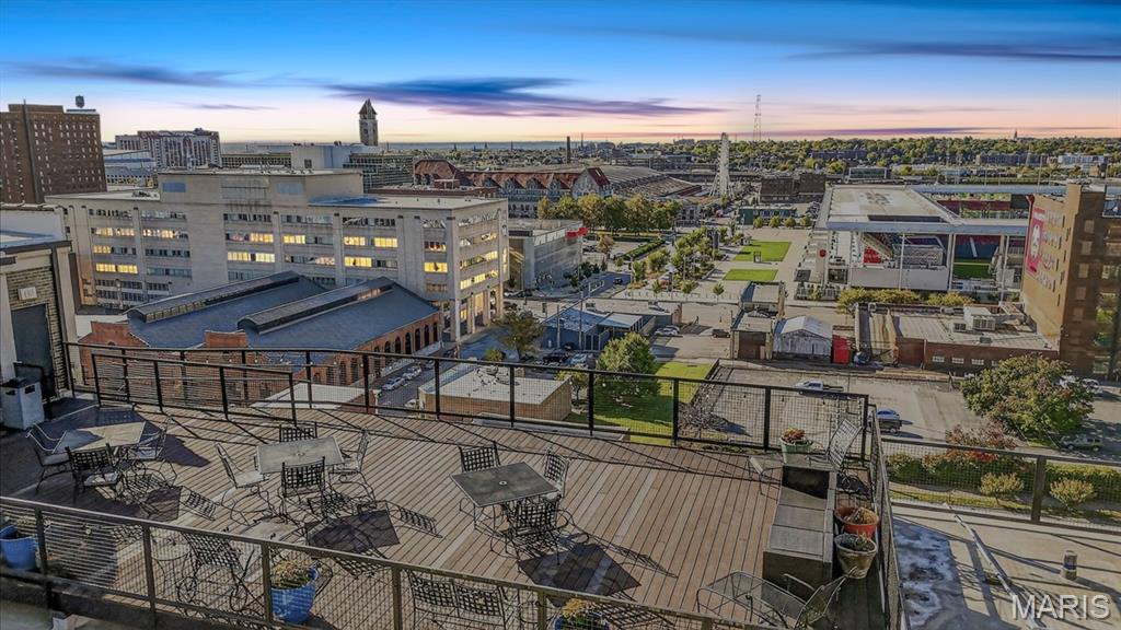 Lofts/2020 Washington - Residential