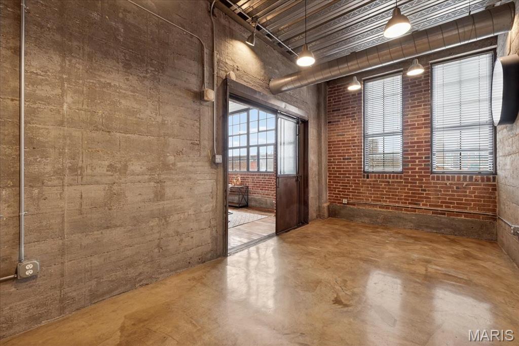 Lofts/2020 Washington - Residential