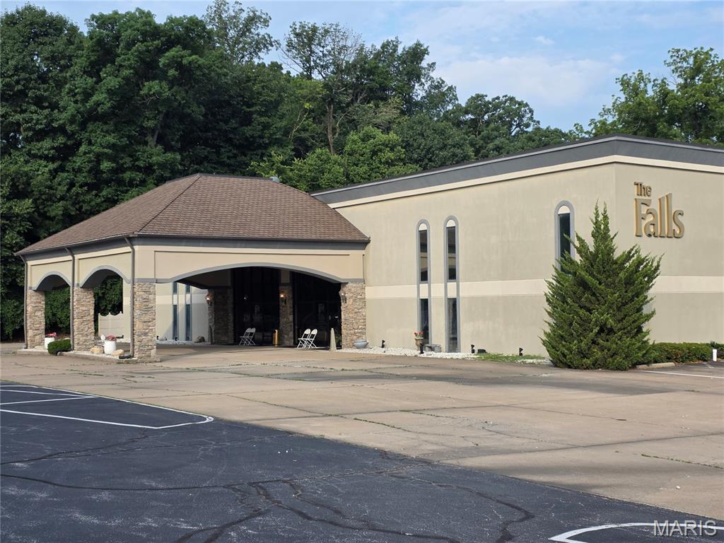 Photo 1 of 19 — 300 Admiral Weinel Boulevard, Columbia, IL 62236