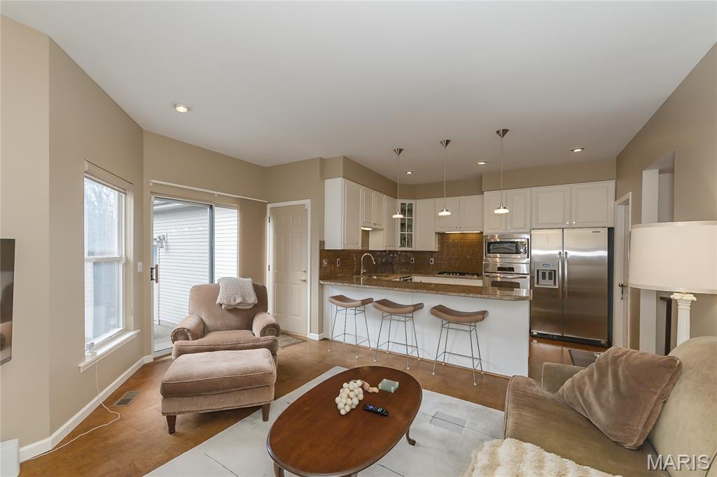 Village Of Universtiy Place 3 The - Residential