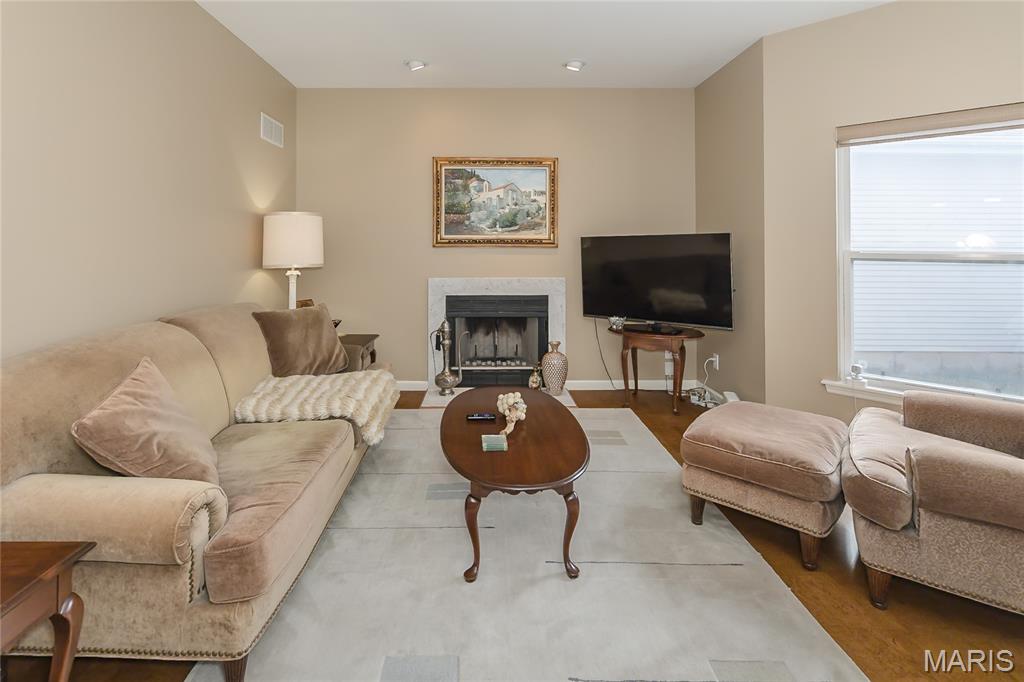 Village Of Universtiy Place 3 The - Residential