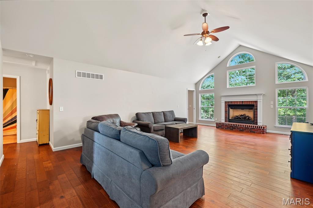 521 Sceptre Road