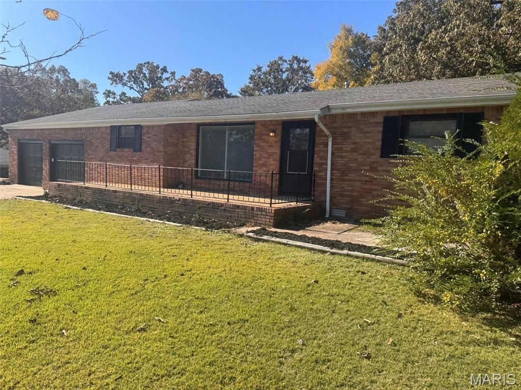 Photo of 2525 W Avondale Street, Poplar Bluff, MO 63901 (MLS # 25080864)