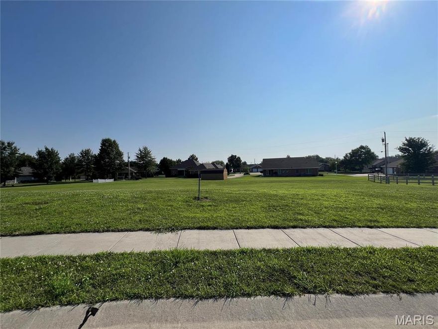 (Lot 6)One of Perryville's newest subdivisions. Building lot for possible walk out basement. New streets and sidewalks along with streetlights are huge pluses. City utilities are available and ready to connect to. This ideal location offers easy access to I55 and Hwy 51.
