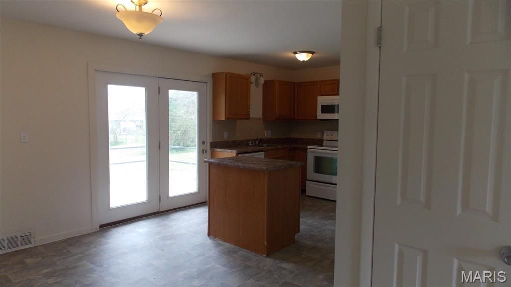 Photo of 2310 Earl Street, Poplar Bluff, MO 63901 (MLS # 26019646)