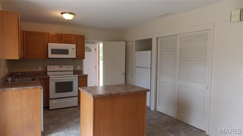 Photo of 2310 Earl Street, Poplar Bluff, MO 63901 (MLS # 26019646)