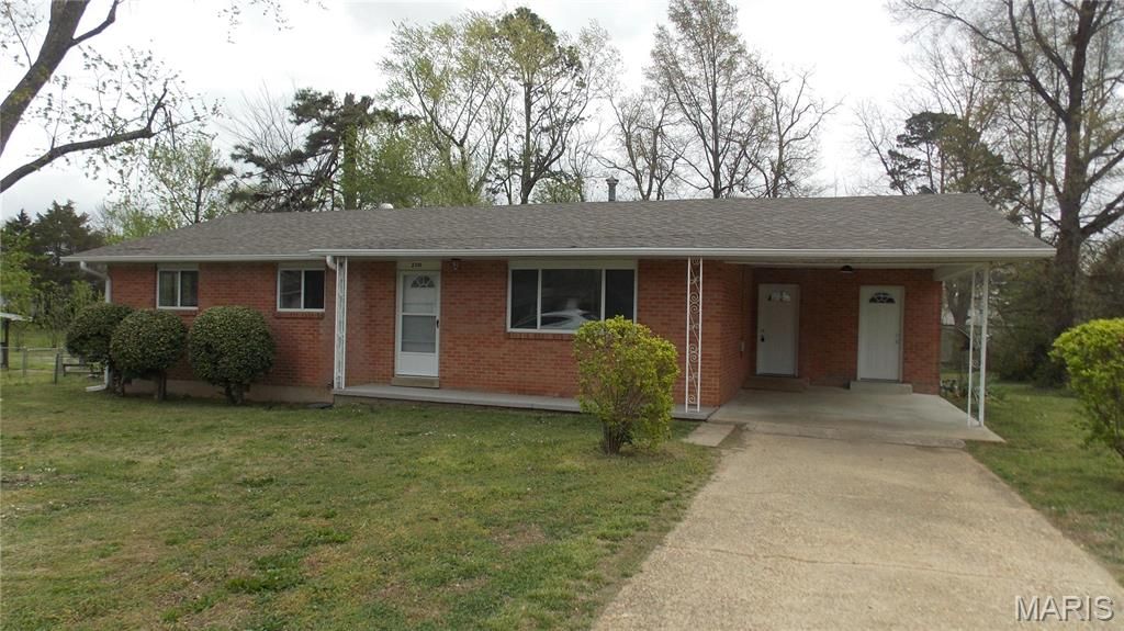 Photo of 2310 Earl Street, Poplar Bluff, MO 63901 (MLS # 26019646)