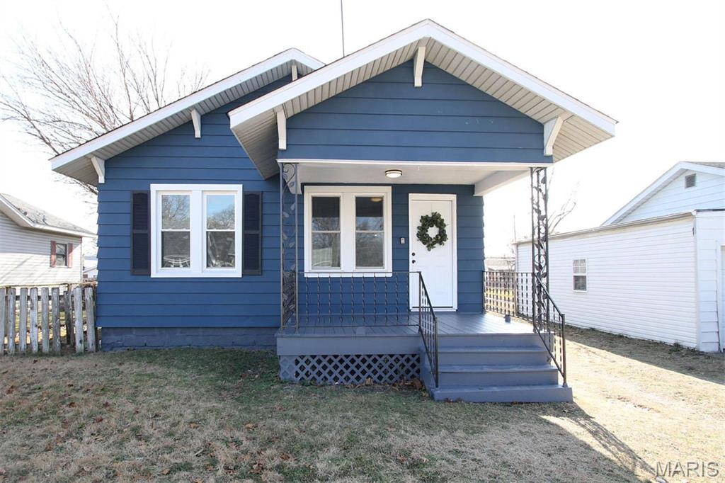 Photo 1 of 6 — 122 Park Avenue, Wood River, IL 62095