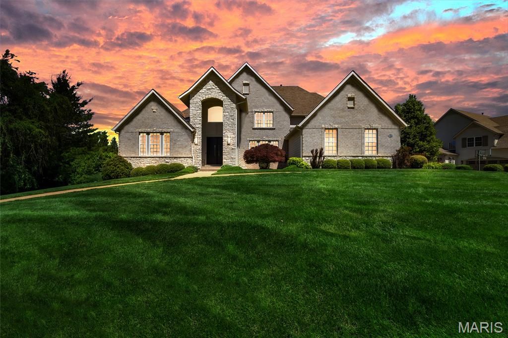 Photo of 18239 Canyon Forest Court, Chesterfield, MO 63005 (MLS # 25080539)