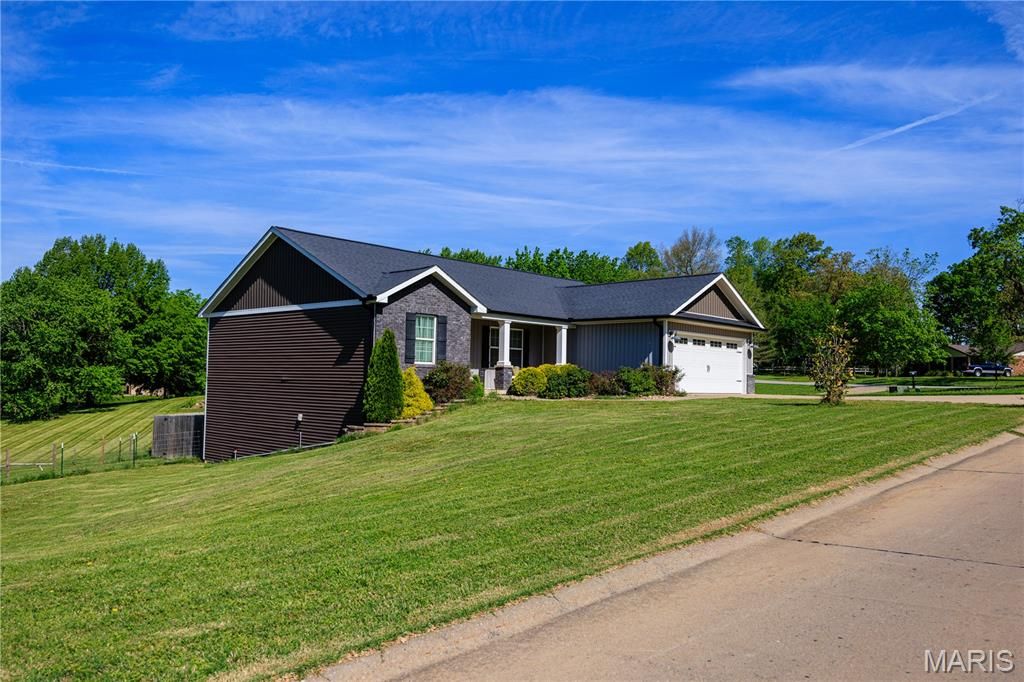 Photo of 829 N Lacey Street, Jackson, MO 63755 (MLS # 26024095)