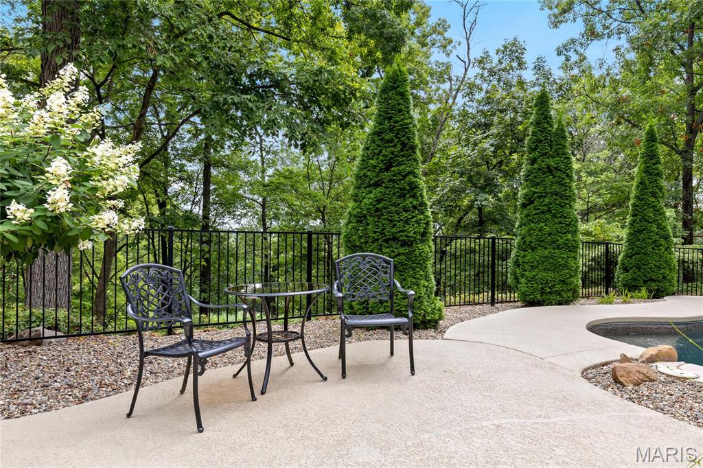 Whitmoor Upper Rdwy & Esmt - Residential