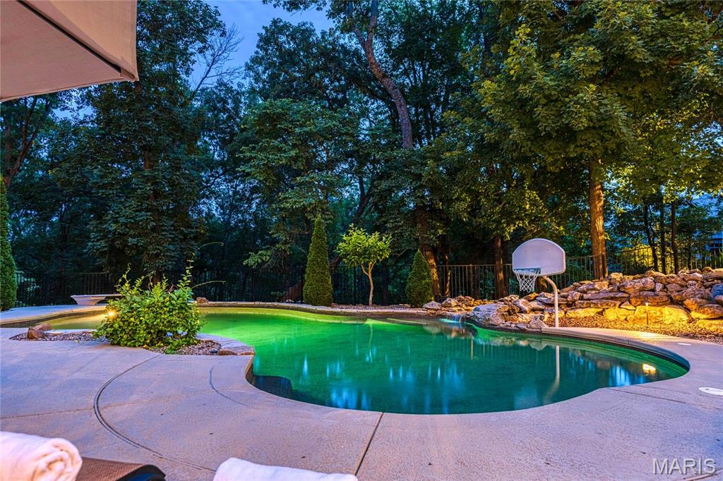 Whitmoor Upper Rdwy & Esmt - Residential