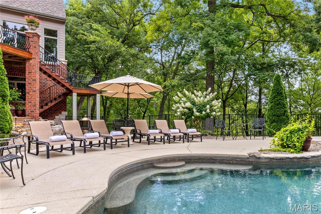 Whitmoor Upper Rdwy & Esmt - Residential