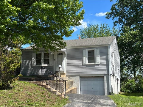Photo of 218 N Marguerite Avenue, Ferguson, MO 63135 (MLS # 26056947)