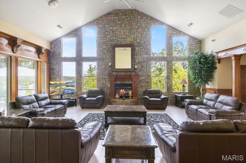 West Palms/Lk Condo - Residential