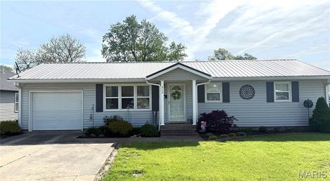 Photo of 315 S Main Cross, Bowling Green, MO 63334 (MLS # 26024378)
