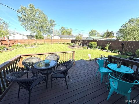 Tiny photo for 315 S Main Cross, Bowling Green, MO 63334 (MLS # 26024378)