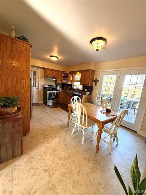 Tiny photo for 315 S Main Cross, Bowling Green, MO 63334 (MLS # 26024378)