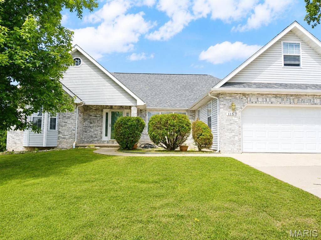 Photo of 115 Ridgeview Drive, St Robert, MO 65584 (MLS # 26027474)