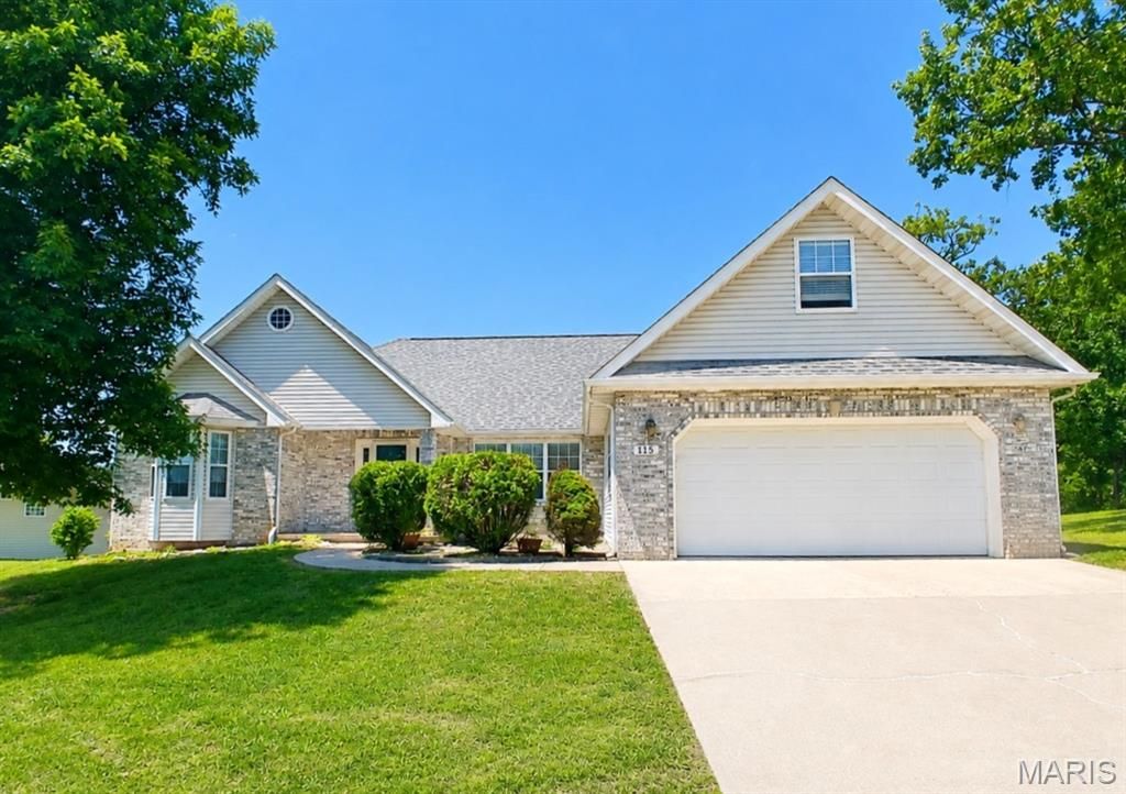 Photo of 115 Ridgeview Drive, St Robert, MO 65584 (MLS # 26027474)