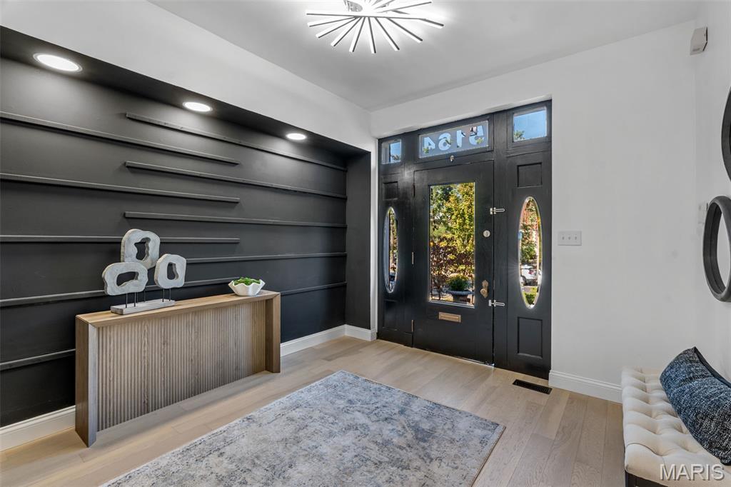 5164 Waterman Boulevard