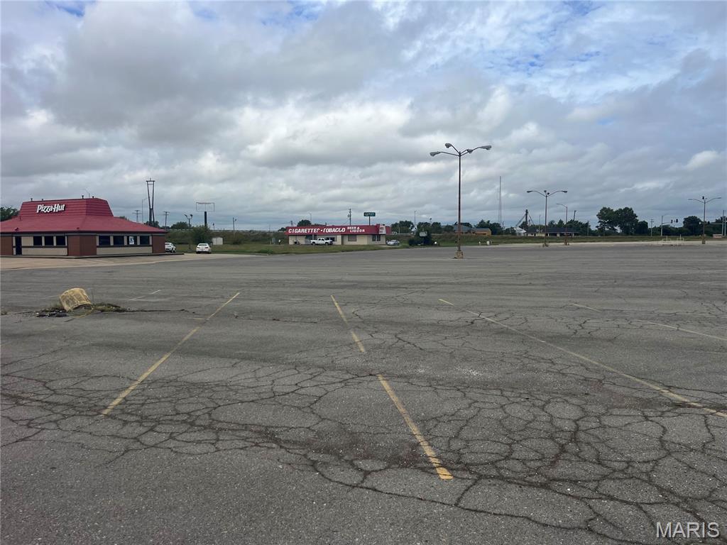3,5,7,9 Charleston Plaza